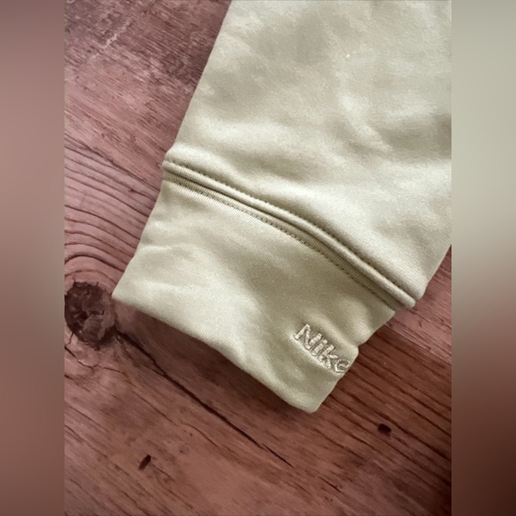 Nike Thermal Fit top small - Picture 3 of 6